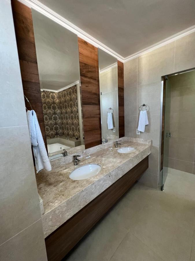 Nantes Executive Hotel Pitanga Esterno foto