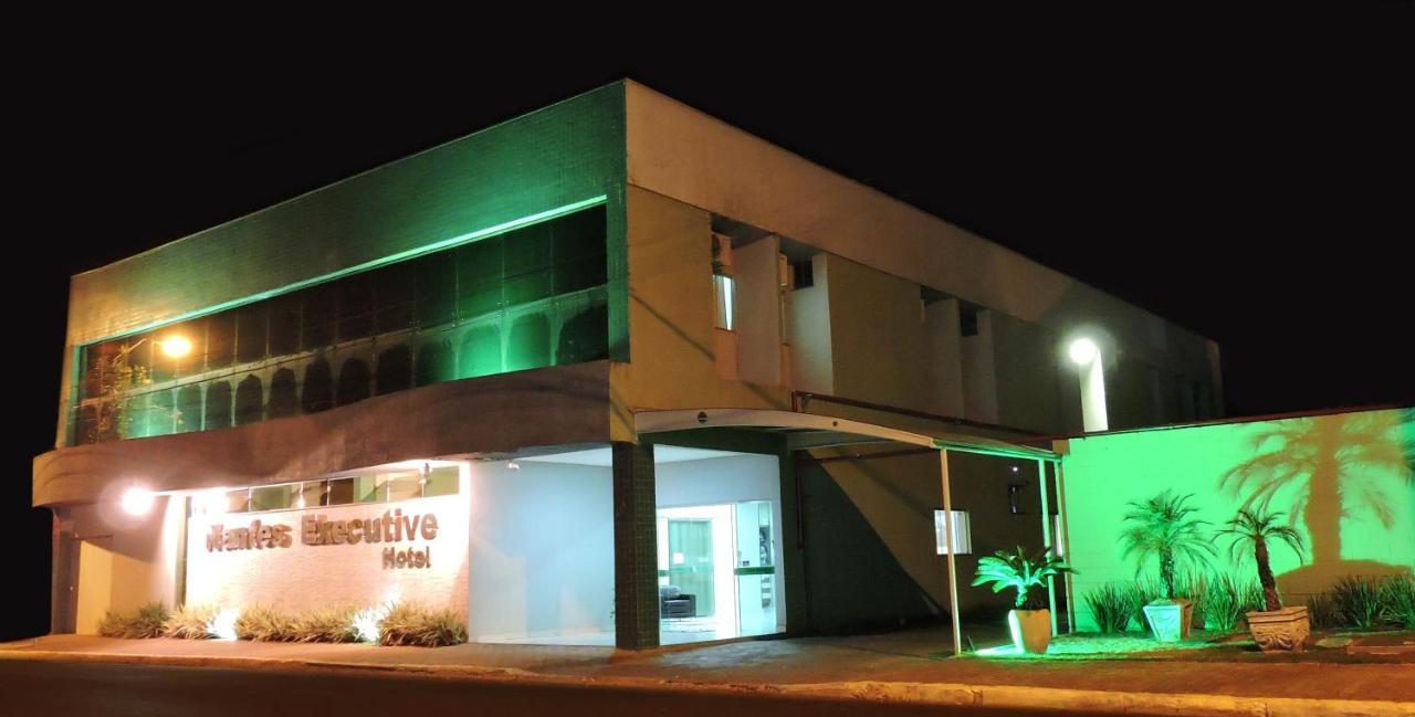 Nantes Executive Hotel Pitanga Esterno foto