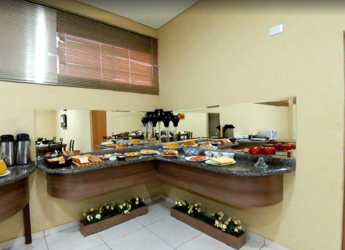 Nantes Executive Hotel Pitanga Esterno foto
