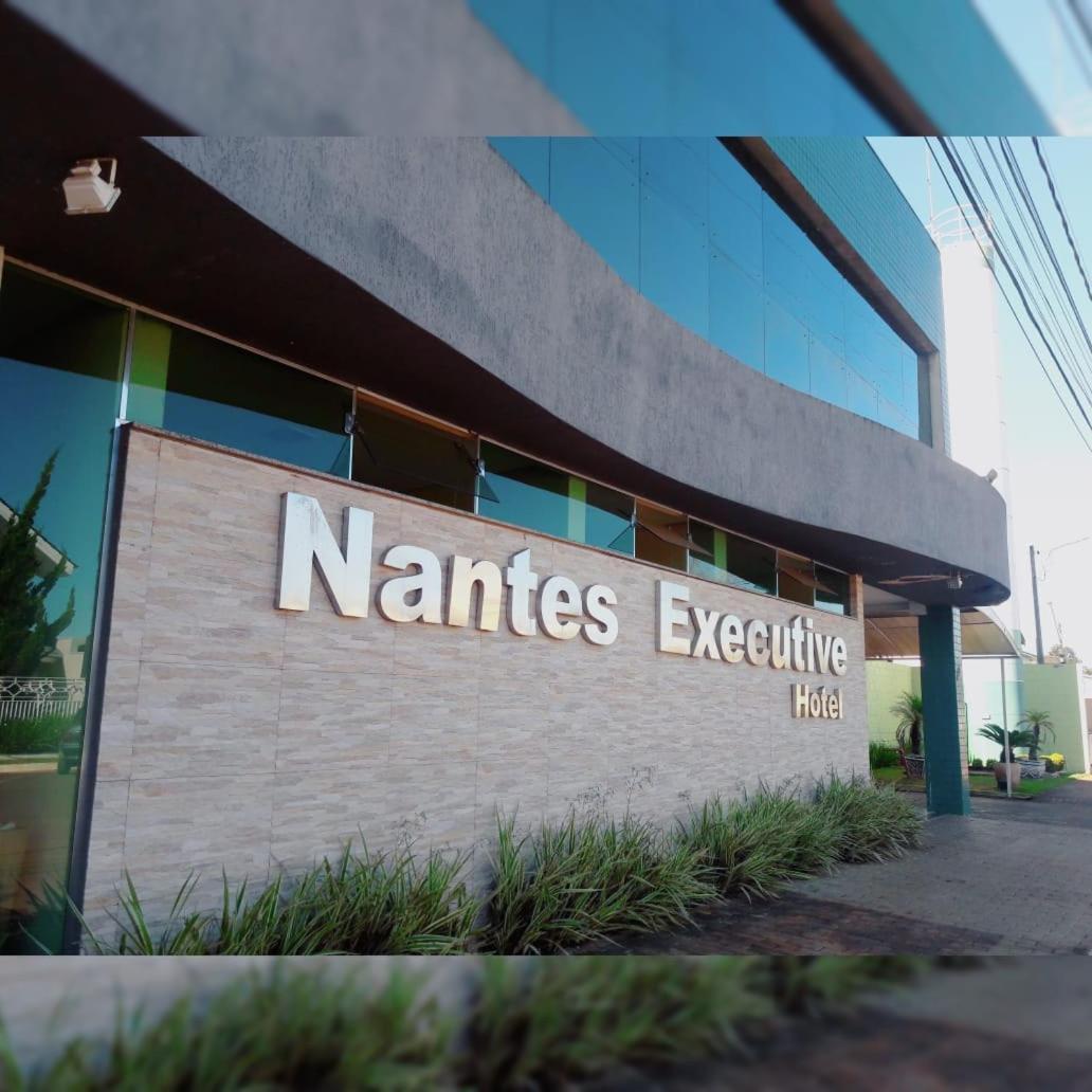Nantes Executive Hotel Pitanga Esterno foto
